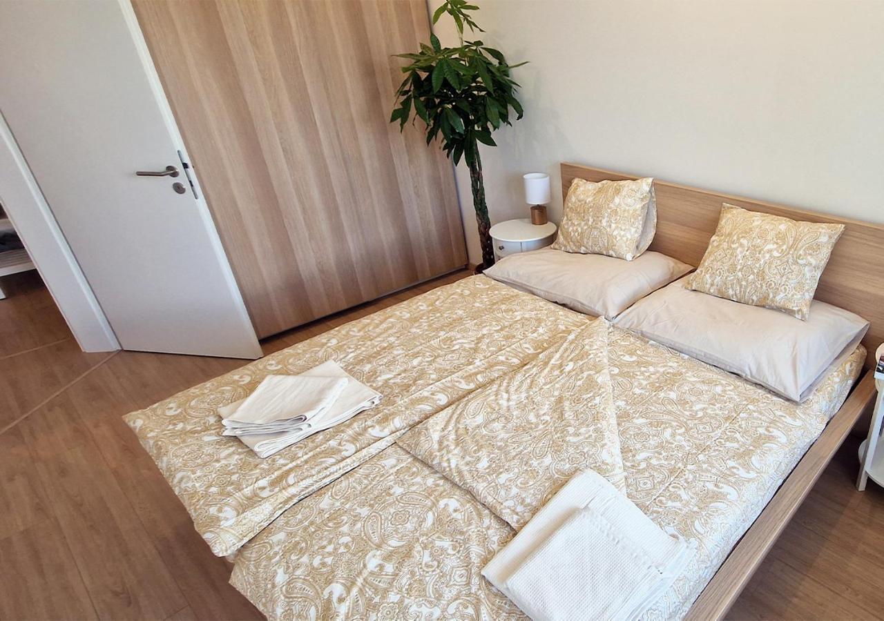 New Cozy 2 Room Pink Apartment Bratislava 059 Ngoại thất bức ảnh