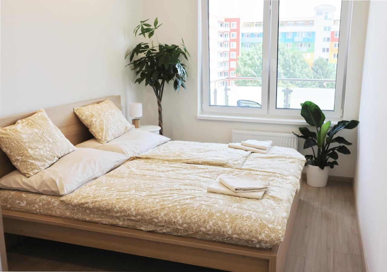 New Cozy 2 Room Pink Apartment Bratislava 059 Ngoại thất bức ảnh
