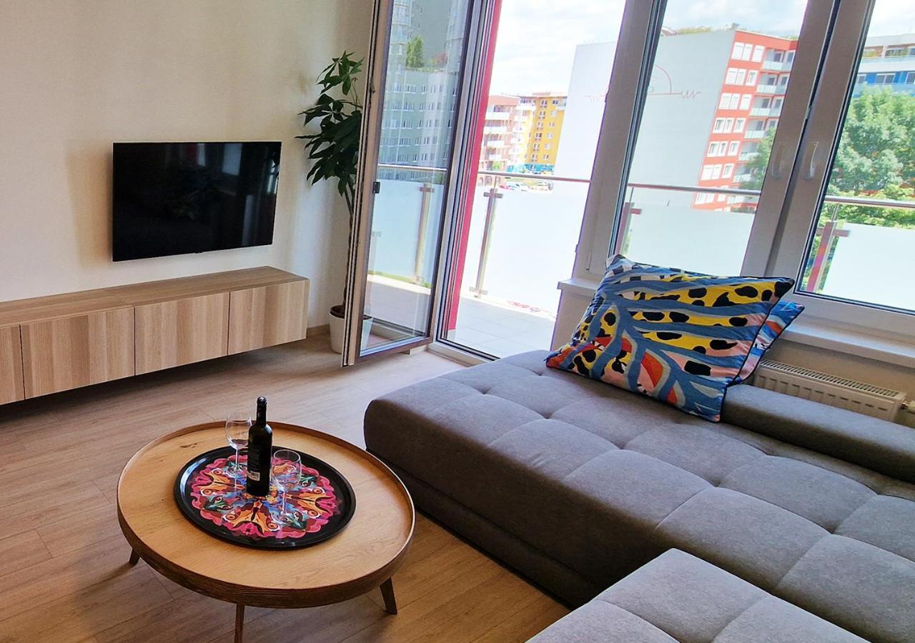 New Cozy 2 Room Pink Apartment Bratislava 059 Ngoại thất bức ảnh