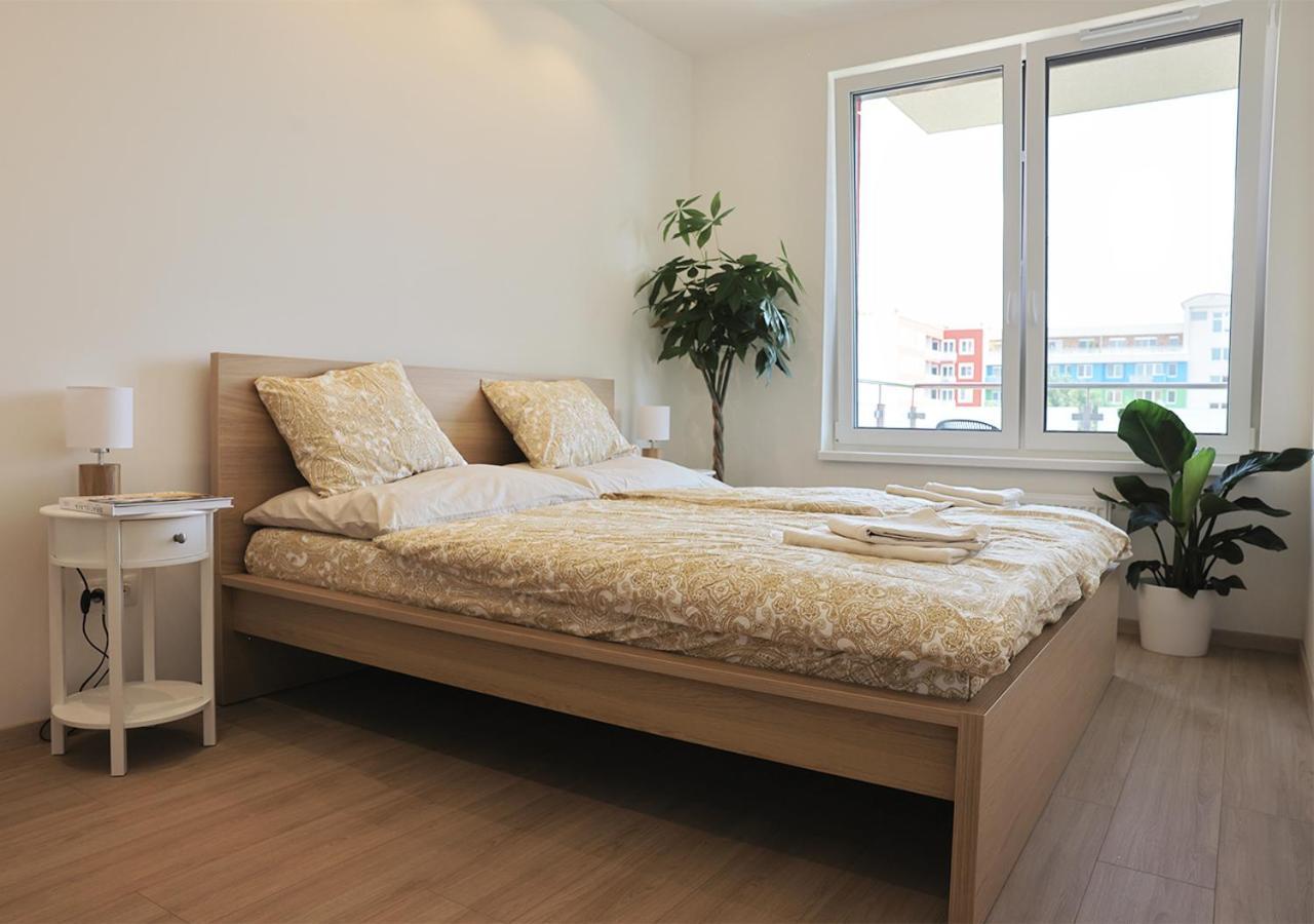 New Cozy 2 Room Pink Apartment Bratislava 059 Ngoại thất bức ảnh