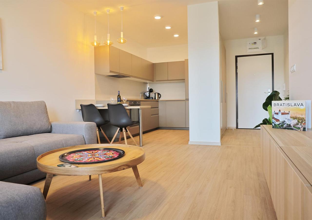 New Cozy 2 Room Pink Apartment Bratislava 059 Ngoại thất bức ảnh