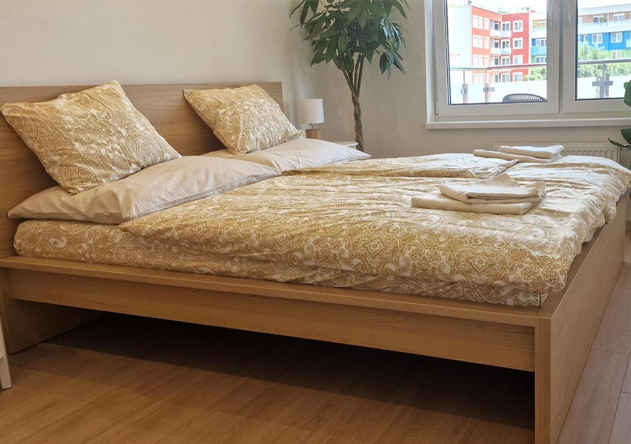 New Cozy 2 Room Pink Apartment Bratislava 059 Ngoại thất bức ảnh